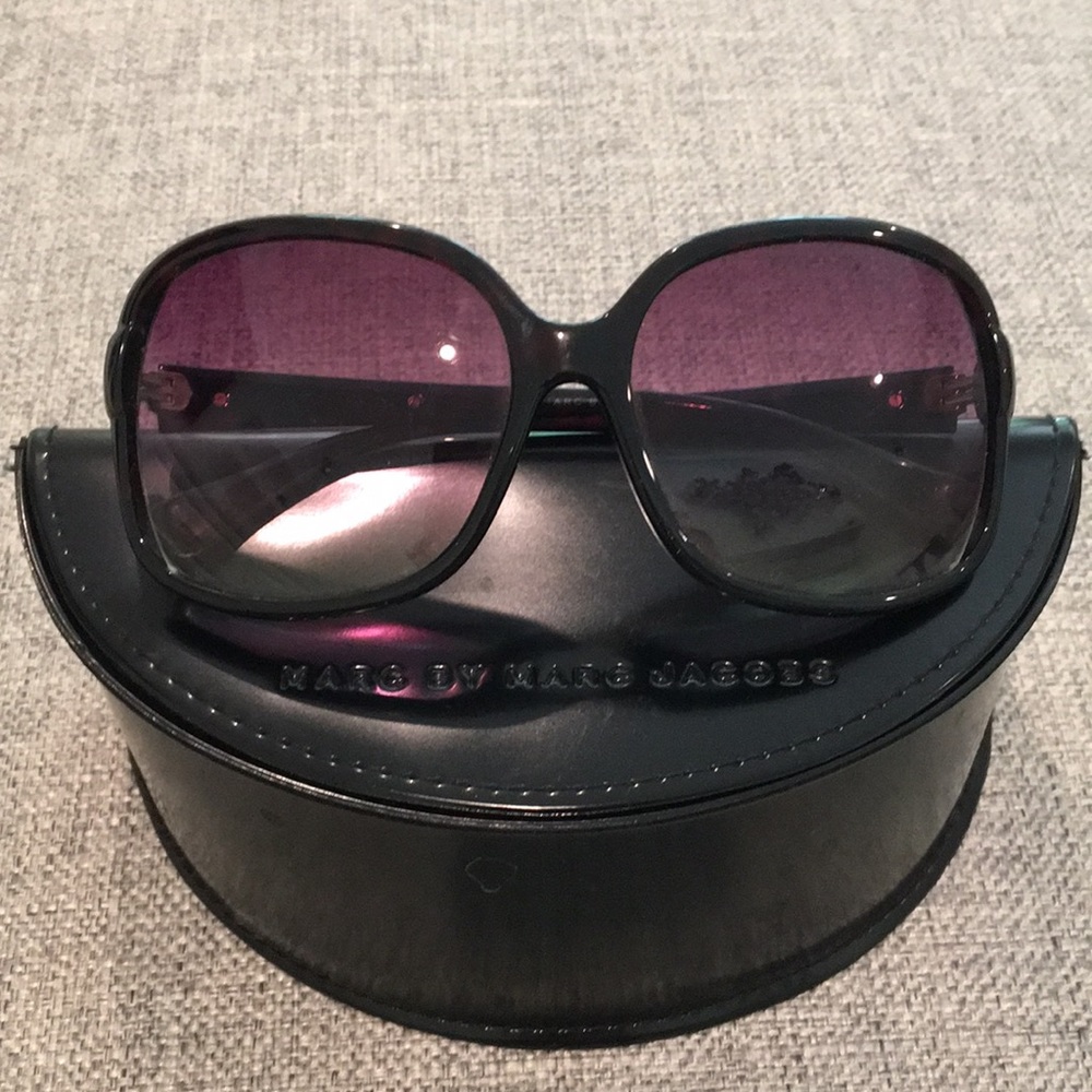 Marc by Marc Jacobs brown sunglasses w case